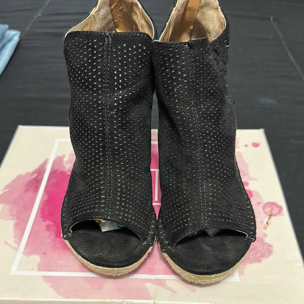 Not Rated Black Heeled Boots Sleek Design